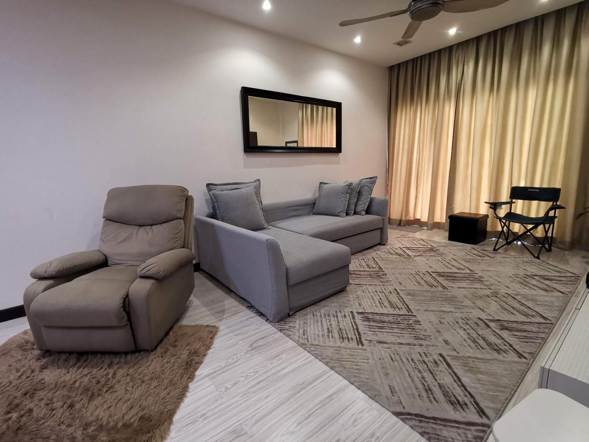 Enarahomes 莎阿南 外观 照片